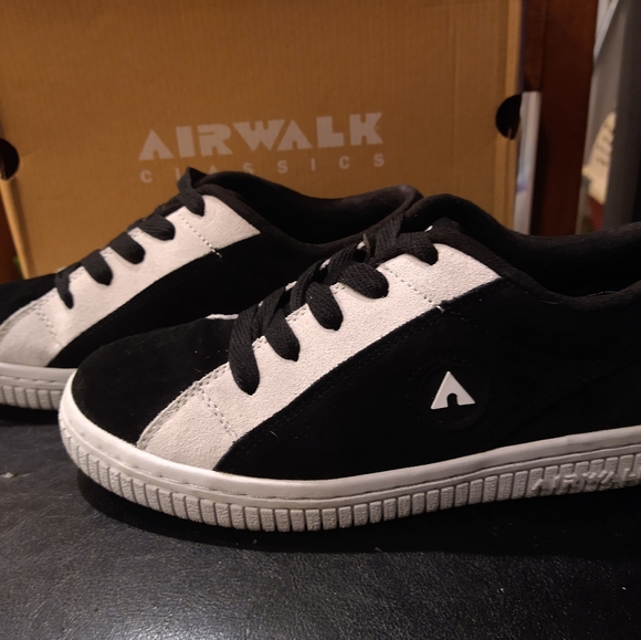 Vintage Airwalk Skateboard Shoes 